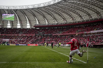 PORTO ALEGRE, RS, BRASIL, 12-07-2025: Internacional x Vitória. Em partida válida pela 13ª rodada do Campeonato Brasileiro, o Internacional recebe no Beira Rio a equipe do Vitória. O time do técnico Roger Machado tentar sair da zona de rebaixamento após parada devido ao Mundial de Clubes. Foto: André Ávila/Agência RBS<!-- NICAID(16079269) -->