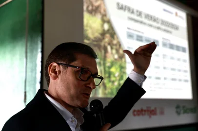 Não-Me-Toque, RS, Brasil - 24ª Expodireto Cotrijal, uma das maiores feiras do agronegócio internacional. Coletiva da Emater traz os números da Agricultura na safra de verão 2023/2024. Na foto,  Claudinei Baldissera - Diretor Técnico da Emater. Foto: Jefferson Botega / Agencia RBS<!-- NICAID(15696649) -->