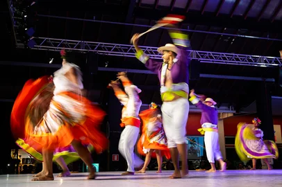 Mauro Stoffel / Divulgação 24 grupos de sete países desembarcam em Nova Petrópolis nesta quinta-feira para um dos eventos mais tradicionais da região das hortênsias. Criado em 1973 o Festival Internacional de Folclore acontece todos os anos e em 2025 traz grupos do Chile, Argentina, Costa rica, Colômbia, Canadá e México.<!-- NICAID(16080670) -->