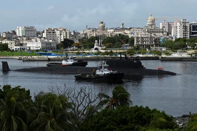 The Russian nuclear-powered submarine Kazan, part of the Russian naval detachment visiting Cuba, leaves Havana Harbour on June 17, 2024. A Russian naval detachment visited Cuba from June 12 to 17, amid major tensions over the war in Ukraine, where the Western-backed government is fighting a Russian invasion. (Photo by YAMIL LAGE / AFP)Editoria: POLLocal: HavanaIndexador: YAMIL LAGESecao: armed ForcesFonte: AFPFotógrafo: STF<!-- NICAID(15797841) -->