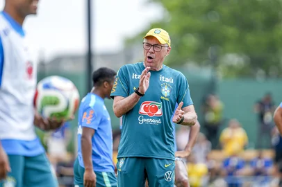 Treino da Seleção Brasileira no CT Columbia Park, em Morristow, na Nova Jersey (EUA). Na foto, o técnico Carlo Ancelotti.<!-- NICAID(16305298) -->