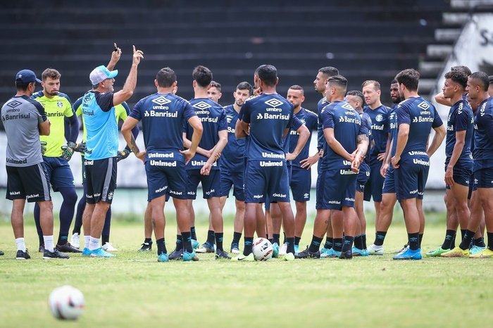 Grêmio fecha mais um bloco de seis jogos e, pela primeira vez