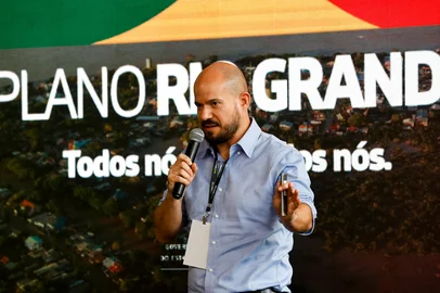 Título da Pauta: Conferência RS Mais FortePORTO ALEGRE, RS, BRASIL, 07.05.2025: Evento no Instituto Calderia reune o prefeito Sebastião Melo, o governador Eduardo Leite e outras autoridades para debater como RS está sendo reconstruído após a enchente de 2024. Foto: Camila Hermes/Agencia RBS<!-- NICAID(16032230) -->