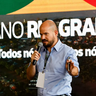 Título da Pauta: Conferência RS Mais FortePORTO ALEGRE, RS, BRASIL, 07.05.2025: Evento no Instituto Calderia reune o prefeito Sebastião Melo, o governador Eduardo Leite e outras autoridades para debater como RS está sendo reconstruído após a enchente de 2024. Foto: Camila Hermes/Agencia RBS<!-- NICAID(16032230) -->