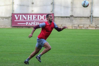 Volante Davi Lopes fala sobre preparação do Caxias para Série D<!-- NICAID(15058072) -->