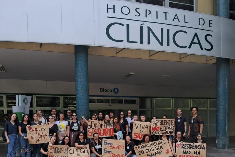 Residentes do Hospital de Clínicas de Porto Alegre realizam paralisação por atraso de pagamentos das bolsas<!-- NICAID(15594289) -->