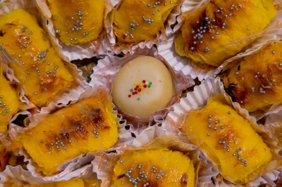 A organização da Feira Nacional do Doce (Fenadoce), em Pelotas, divulgou o tema da 28ª edição do evento, que volta a ser realizada presencialmente depois de dois anos. "Doces (Re)encontros" foi o tema escolhido, que serve de referência a alguns quesitos, como a retomada de atividades presenciais, valorização da tradição doceira, da história do evento e também faz alusão aos 210 anos de Pelotas.Foto: Rafael Takaki/Fenadoce/Divulgação<!-- NICAID(15080593) -->