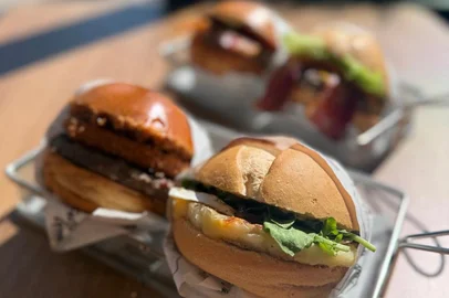 destemperados, hamburguer, joe burger, boulevard laçador, comida, artesanal<!-- NICAID(16036498) -->
