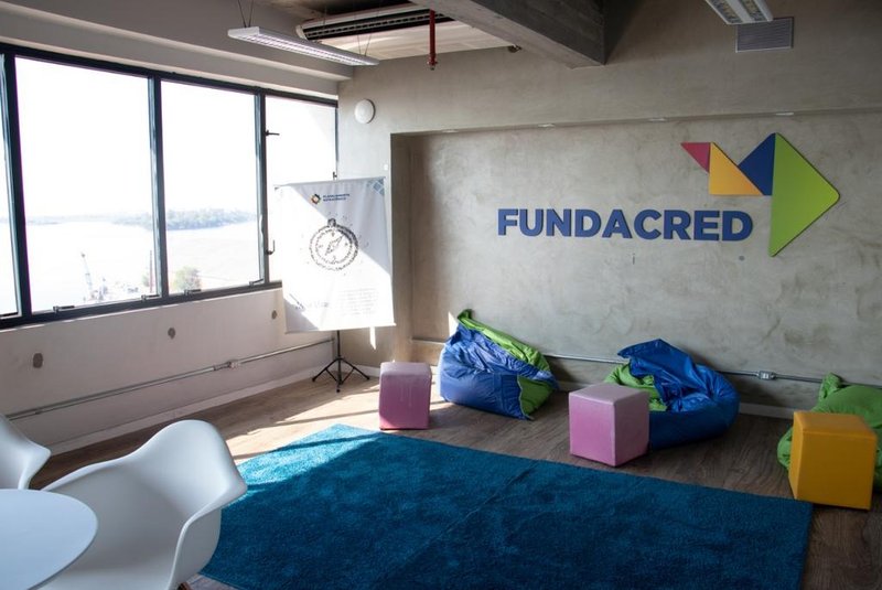 Ambeinte da Fundacred, fundação de crédito para educação<!-- NICAID(15618084) -->