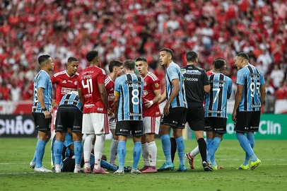 PORTO ALEGRE, RS, BRASIL, 08/03/2026: Inter e Grêmio se enfrentam no Estádio Beira-Rio, no Gre-Nal de número 451, no jogo de volta da final do Campeonato Gaúcho de 2026, o Gauchão. Após o jogo de ida, na Arena, terminar em 3 a 0 para o Grêmio, o Internacional recebe o adversário em casa com a missão de tentar reverter o placar e conquistar o bicampeonato estadual. Foto: Renan Mattos/Agência RBS<!-- NICAID(16240628) -->