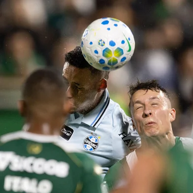 BRASILEIRO A 2025, CHAPECOENSE X GREMIOSC - BRASILEIRO A 2025, CHAPECOENSE X GRÊMIO - ESPORTES - SC - CHAPECO - 16/03/2026 - BRASILEIRO A 2025, CHAPECOENSE X GRÊMIO - Eduardo Doma jogador do Chapecoense disputa lance com Noriega jogador do Grêmio durante partida no estádio Arena Conda pelo campeonato [COMPETIÇÃO]. 16/03/2026 - Foto: LIAMARA POLLI/AGIF - AGÊNCIA DE FOTOGRAFIA/AGIF - AGÊNCIA DE FOTOGRAFIA/ESTADÃO CONTEÚDOEditoria: ESPORTESLocal: CHAPECOIndexador: LIAMARA POLLIFotógrafo: AGIF - AGÊNCIA DE FOTOGRAFIA<!-- NICAID(16246651) -->