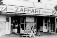 Nos anos 1960, primeira loja Zaffari em POA, na Avenida Protásio Alves, 2111, Edifício Santa Cecília<!-- NICAID(15399460) -->