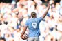 TOPSHOT - Manchester City's Norwegian striker #09 Erling Haaland celebrates at the end of the English Premier League football match between Manchester City and Fulham at the Etihad Stadium in Manchester, north west England, on September 2, 2023. Manchester City wins 5 - 1 against Fulham. (Photo by Oli SCARFF / AFP) / RESTRICTED TO EDITORIAL USE. No use with unauthorized audio, video, data, fixture lists, club/league logos or 'live' services. Online in-match use limited to 120 images. An additional 40 images may be used in extra time. No video emulation. Social media in-match use limited to 120 images. An additional 40 images may be used in extra time. No use in betting publications, games or single club/league/player publications. / Editoria: SPOLocal: ManchesterIndexador: OLI SCARFFSecao: soccerFonte: AFPFotógrafo: STF<!-- NICAID(15540989) -->