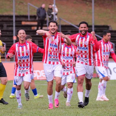 Apafut venceu o Aimoré por 3 a 2, no Complexo Esportivo do Sesi, em Caxias do Sul, pela nona rodada da Divisão de Acesso.<!-- NICAID(16360443) -->