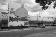 Mobycenter da Av. Aureliano de Figueiredo Pinto, inaugurado em 11 de fevereiro de 1983.Hipermercado Mobycenter Zottis, localizado na Avenida Aureliano de Figueiredo Pinto, próximo do entroncamento das avenidas Getúlio Vargas, Erico Verissimo e Venâncio Aires, no bairro Cidade Baixa.Supermercados Zottis, empresa proprietária das redes Zottis e Mobycenter.-#ENVELOPE: 9120<!-- NICAID(16299436) -->