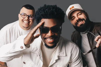 Tem estreia no mundo do pagode: o Grupo Deu Match faz o show de lançamento, Nossa Sala, no El Patron, em Caxias, nesta quarta-feira (19). Formado por Cesinha (percussão), Darlisson (voz e pandeiro) e Iuri Silva (voz, cavaco e sax).<!-- NICAID(15791899) -->