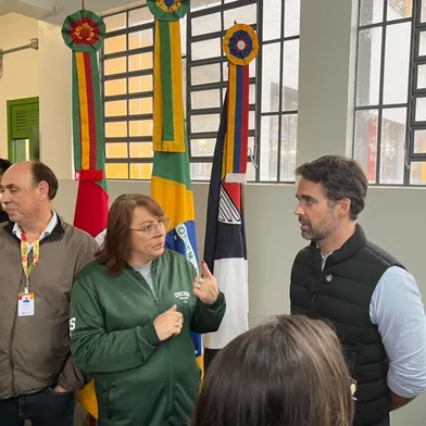 Visita do Governador Eduardo Leite no Instituto de Educação Estadual Cristóvão de Mendoza, em Caxias do Sul, nesta quinta-feira (10). <!-- NICAID(16363128) -->