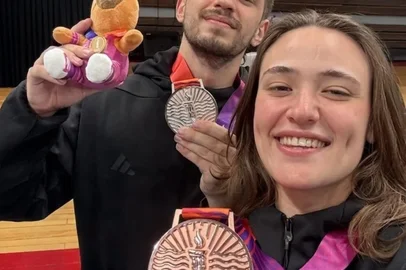 CBE / Divulgação Nicolas Deguchi, Luana Pekelman, esgrima