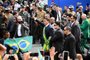 O presidente brasileiro Jair Bolsonaro acena para a multidão durante um desfile militar para marcar o 200º aniversário da independência do Brasil em Brasília, em 7 de setembro de 2022. (Foto de EVARISTO SA / AFP)<!-- NICAID(15199020) -->