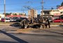 Motorista de caminhonete é executado a tiros e veículo capota na Avenida Sertório