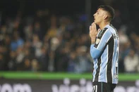 Gremio's Argentine forward Cristian Pavón reacts during the Copa Libertadores round of 16 first leg all-Brazilian football match between Gremio and Fluminense, at the Arena do Gremio stadium, in Porto Alegre, Brazil, on August 13, 2024. (Photo by Albari Rosa / AFP)Editoria: SPOLocal: Porto AlegreIndexador: ALBARI ROSASecao: soccerFonte: AFPFotógrafo: STR<!-- NICAID(15840315) -->