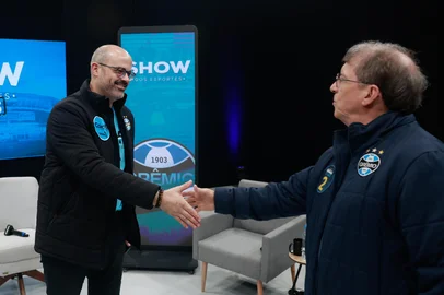 PORTO ALEGRE, RS, BRASIL, 07-11-2025: Paulo Caleffi e Odorico Roman Show dos Esportes, da rádio Gaúcha, nos estúdios da RBS. (Foto: André Ávila/Agência RBS)Indexador: Andre Avila<!-- NICAID(16163432) -->