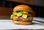 Pedido do Guns N’ Roses vira lanche fixo (com nome sugestivo) no menu de hamburgueria de Porto Alegre