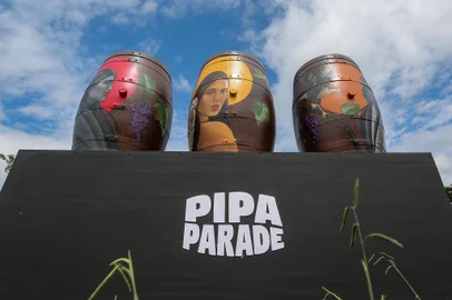 O Pipa Parade é uma grande exposição a céu aberto que celebra a Vindima 2025 com o tema 150 anos de imigração italiana no Rio Grande do Sul. Pipas localizadas na Vinícola Luiz Argenta em Flores Da Cunha (Neimar De Cesero/Agência RBS)Indexador: Neimar De Cesero<!-- NICAID(15951907) -->
