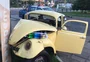 Motorista perde controle de Fusca e bate contra poste  em Porto Alegre