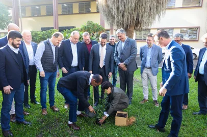 O governador Eduardo Leite participou do evento de comemoração dos 88 Anos da Secretaria de Estado da Agricultura, e do descerramento da foto do ex-Secretário Domingos Velho Lopes.<!-- NICAID(15466345) -->