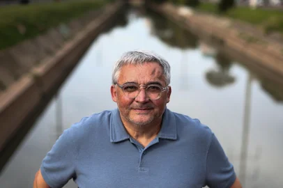 Porto Alegre, RS, BrasilOscar Soares é médico e realizou trabalhos junto a populações indígenas na amazônia. Descobriu focos de ocorrência de Tarcoma, doença considerada erroneamente erradicada no país e desenvolveu ações de tratamento nas aldeias afetadas.<!-- NICAID(16039048) -->