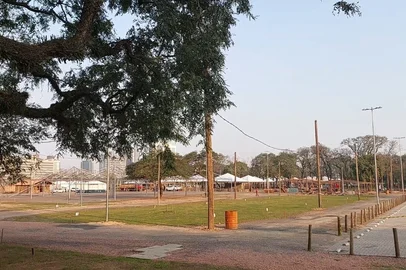 Montagem da estrutura do Acampamento Farroupilha 2024