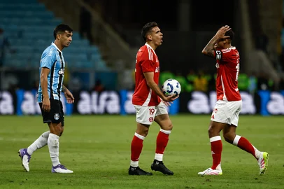 PORTO ALEGRE, RS, BRASIL - 19/04/2025 - Gre-Nal 447: Grêmio e Inter se encontram em campo, novamente, pela Série A do Campeonato Brasileiro. FOTO: RENAN MATTOS / AGÊNCIA RBSIndexador: Andre Avila<!-- NICAID(16020508) -->