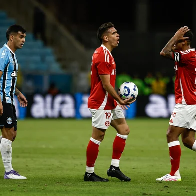 PORTO ALEGRE, RS, BRASIL - 19/04/2025 - Gre-Nal 447: Grêmio e Inter se encontram em campo, novamente, pela Série A do Campeonato Brasileiro. FOTO: RENAN MATTOS / AGÊNCIA RBSIndexador: Andre Avila<!-- NICAID(16020508) -->