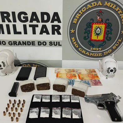 Homem e adolescentes são flagrados com drogas e armas em Guaporé<!-- NICAID(15620292) -->