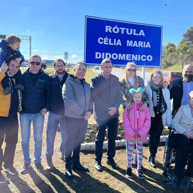 Da esquerda para a direita: Rafael Seitenfus e Davi (genro e neto, Diego Didomenico (filho), Gustavo Didomenico (filho), Dep. Elizandro Sabino, Adiló, Bianca Didomenico (filha), Helena (neta), Cíntia Didomenico, Darlan Rocha (genro) e Geny Stallivieri (mãe da Célia).<!-- NICAID(15433252) -->
