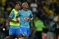 Brazil's defender #02 Wesley (R) warms up with teammates ahead of the international friendly football match between Brazil and Panama at the Maracana stadium in Rio de Janeiro, Brazil on May 31, 2026. (Photo by Mauro PIMENTEL / AFP)Editoria: SPOLocal: Rio de JaneiroIndexador: MAURO PIMENTELSecao: soccerFonte: AFPFotógrafo: STF<!-- NICAID(16301354) -->