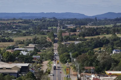 Mateus Bruxel / Agencia RBS Estrela, RS, Brasil, 14-05-2025: Trecho da estrada entre Estrela e Teutônia. Projeto de concessão da rodovia RS-453, conhecida como Rota do Sol, deve envolver obras de duplicação e pedágios. Foto: Mateus Bruxel / Agência RBSLocal: Estrela<!-- NICAID(16037736) -->