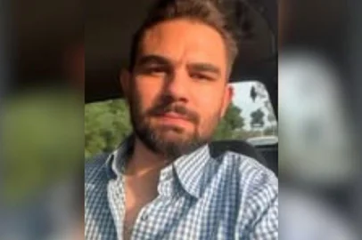Instagram: @gustavoh_lara / Reprodução Instrutor foi preso em flagrante após despejar óleo de motor no aluno, prática comum nas formaturas aeronáuticas<!-- NICAID(16328838) -->