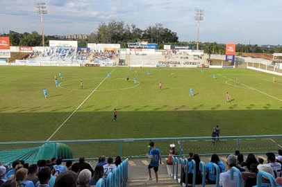 equipes se enfrentaram pelo jogo de ida das quartas de final da divisão de acesso<!-- NICAID(15495123) -->