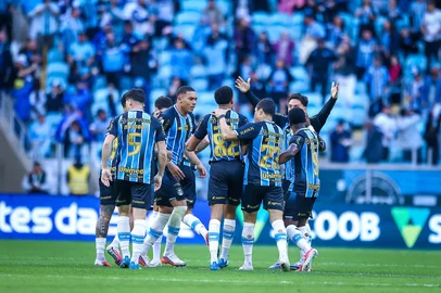 Gremio x Sao PauloRS - FUTEBOL/CAMPEONATO BRASILEIRO 2026/GREMIO x SAO PAULO - ESPORTES - Lance da partida entre Gremio e Sao Paulo disputada na tarde deste sabado,  na Arena do Gremio, em partida valida pela Campeonato Brasileiro 2026. FOTO: LUCAS UEBEL/GREMIO FBPAEditoria: SPOLocal: Porto AlegreIndexador: Lucas UebelSecao: futebolFonte: Gremio.netFotógrafo: Gremio x Sao Paulo<!-- NICAID(16345562) -->