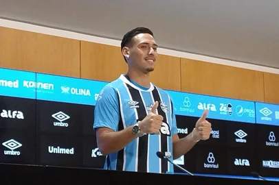 Erick Noriega, reforço do Grêmio, em sua apresentação realizada na Arena<!-- NICAID(16107563) -->