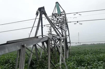 Derrubada de torre de energia em Rondônia<!-- NICAID(15317750) -->
