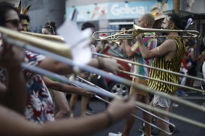 PORTO ALEGRE, RS, BRASIL - 2025.03.03 - Bloco de carnaval realiza homenagem a Fernanda Torres (Foto: André Ávila/ Agência RBS)<!-- NICAID(15988163) -->