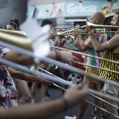 PORTO ALEGRE, RS, BRASIL - 2025.03.03 - Bloco de carnaval realiza homenagem a Fernanda Torres (Foto: André Ávila/ Agência RBS)<!-- NICAID(15988163) -->