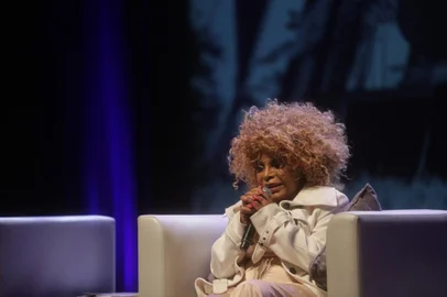 PORTO ALEGRE, RS, BRASIL, 26.05.2019. Elza Soares recebe o título de doutora honoris causa, às 20h, no Salão de Atos da UFRGS,  e participa, no mesmo local, de uma conversa sobre arte com o músico e escritor José Miguel Wisnik.FOTO: ANDRÉ ÁVILA/AGÊNCIA RBS<!-- NICAID(14094972) -->