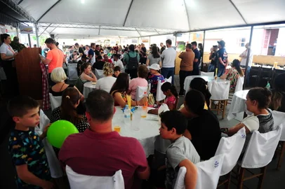 ANTÔNIO PRADO, RS, BRASIL, 12/11/2022. 7ª FenaMassa (Festival Nacional da Massa), em Antônio Prado. No festival, também ocorre a 6ª edição da competição Maior Comedor de Tortéi. Na foto, imagens gerais do festival. (Porthus Junior/Agência RBS)<!-- NICAID(15263721) -->