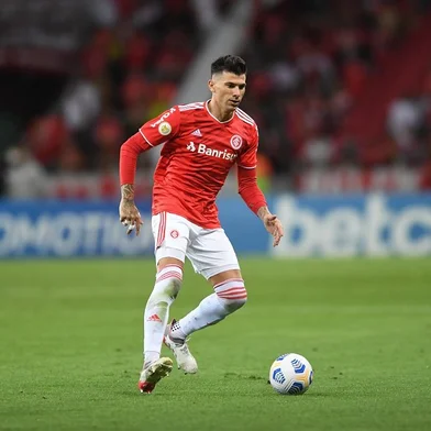 Inter x Atlético GO - Brasileirão/37ª rodada - 06/12/2021Víctor Cuesta, zagueiro do Inter