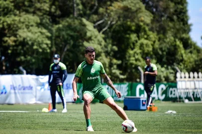 Juventude apresenta o zagueiro Danilo Boza como reforço para a temporada 2022<!-- NICAID(14987140) -->