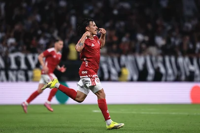 BRASILEIRO A 2026, CORINTHIANS X INTERNACIONALSP - BRASILEIRO A 2026, CORINTHIANS X INTERNACIONAL - ESPORTES - SP - SÃO PAULO - 05/04/2026 - BRASILEIRO A 2026, CORINTHIANS X INTERNACIONAL - Bernabei jogador do Internacional comemora seu gol durante partida contra o Corinthians no estádio Arena Corinthians pelo campeonato Brasileiro A 2026. 05/04/2026 - Foto: ETTORE CHIEREGUINI/AGIF - AGÊNCIA DE FOTOGRAFIA/AGIF - AGÊNCIA DE FOTOGRAFIA/ESTADÃO CONTEÚDOEditoria: ESPORTESLocal: SÃO PAULOIndexador: ETTORE CHIEREGUINIFotógrafo: AGIF - AGÊNCIA DE FOTOGRAFIA<!-- NICAID(16259269) -->